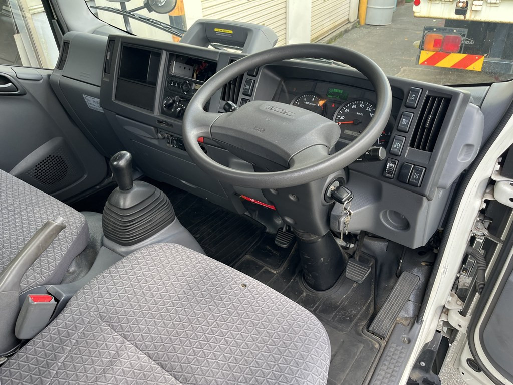 いすゞ エルフ 2RG-NLR88AR(2WD)の写真12