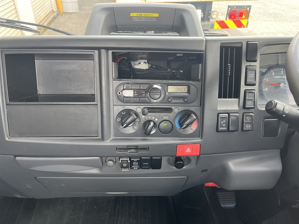 いすゞ エルフ 2RG-NLR88AR(2WD)の写真14