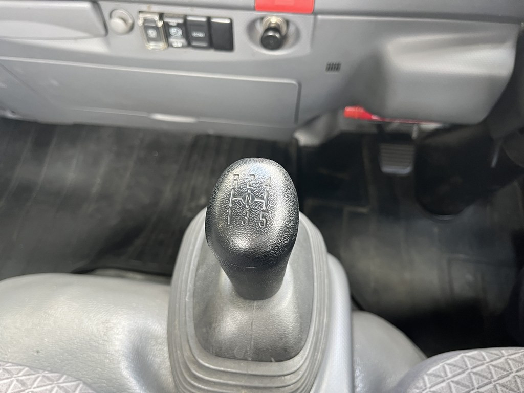 いすゞ エルフ 2RG-NLR88AR(2WD)の写真16