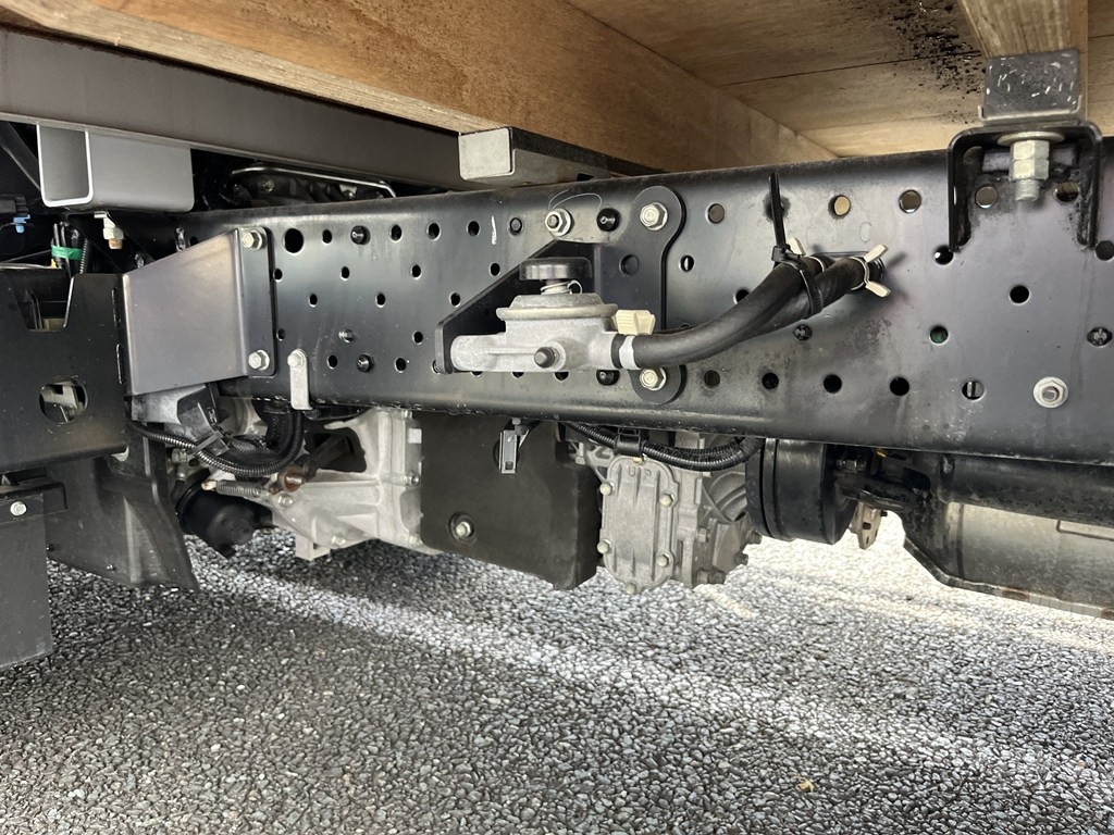 いすゞ エルフ 2RG-NLR88AR(2WD)の写真24