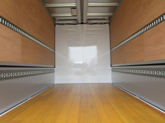 三菱 キャンター 2PG-FEB90(2WD)の写真9