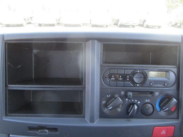 いすゞ エルフ TKG-NJR85A(2WD)の写真17