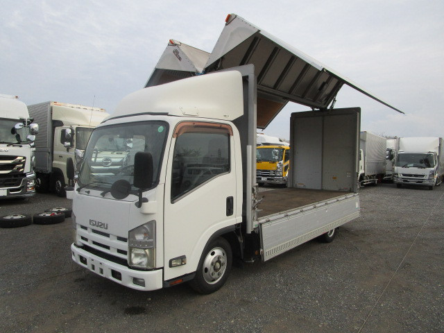 いすゞ エルフ BKG-NMR85AN(2WD)の写真1