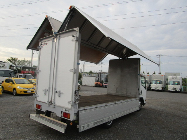 いすゞ エルフ BKG-NMR85AN(2WD)の写真4