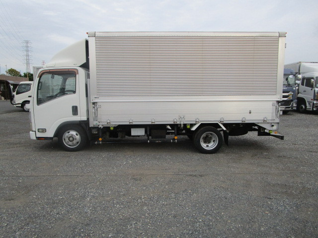 いすゞ エルフ BKG-NMR85AN(2WD)の写真9