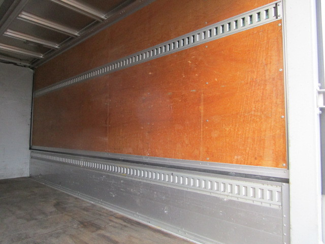 いすゞ エルフ BKG-NMR85AN(2WD)の写真14