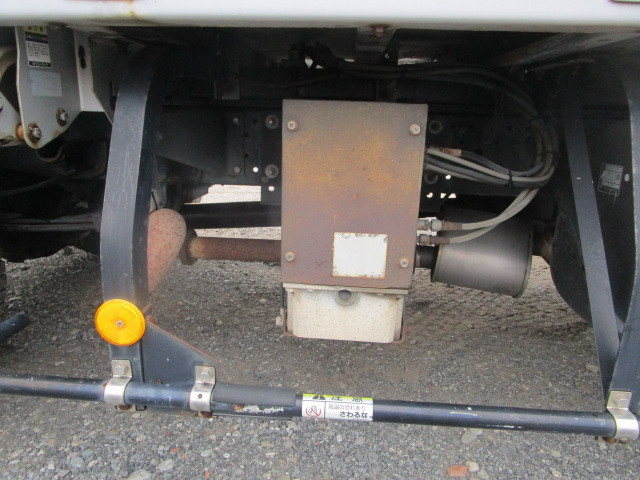 いすゞ エルフ BKG-NMR85AN(2WD)の写真32