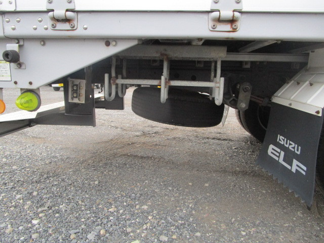 いすゞ エルフ BKG-NMR85AN(2WD)の写真33