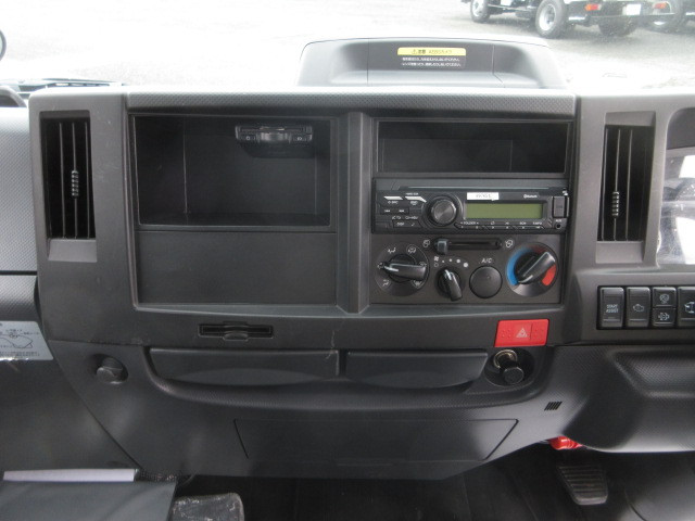 いすゞ エルフ 2RG-NJR88AD(2WD)の写真19