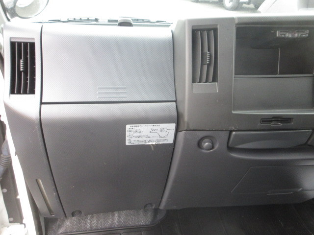 いすゞ エルフ 2RG-NJR88AD(2WD)の写真21