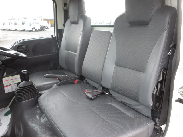 いすゞ エルフ 2RG-NJR88AD(2WD)の写真25