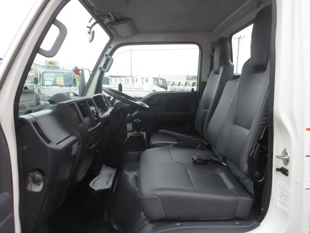 いすゞ エルフ 2RG-NJR88AD(2WD)の写真27