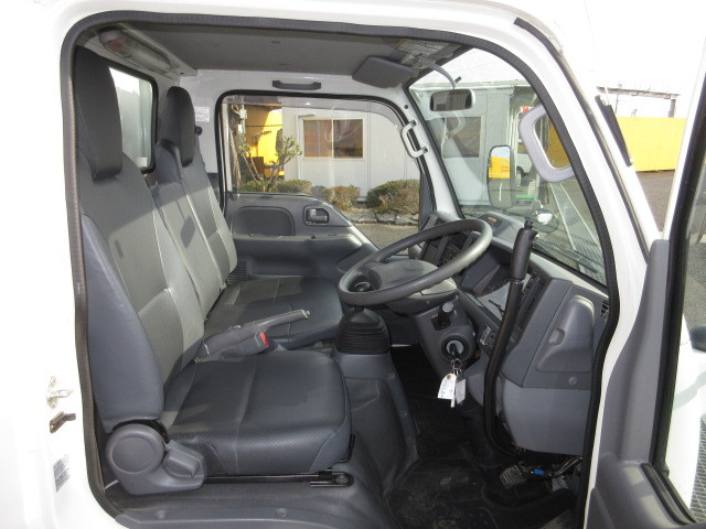 いすゞ エルフ 2RG-NKR88AN(2WD)の写真23