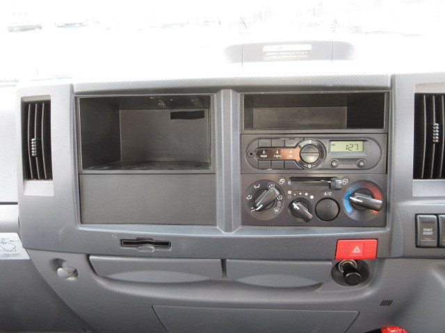 いすゞ エルフ 2RG-NKR88AN(2WD)の写真25