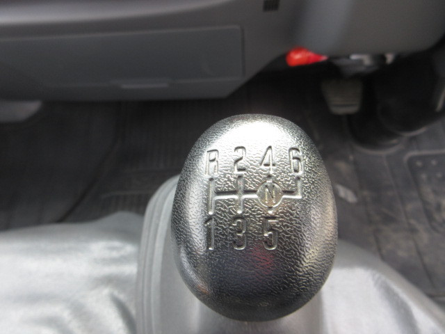 いすゞ エルフ 2RG-NKR88AN(2WD)の写真26