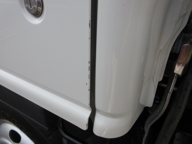 いすゞ エルフ 2RG-NKR88AN(2WD)の写真47