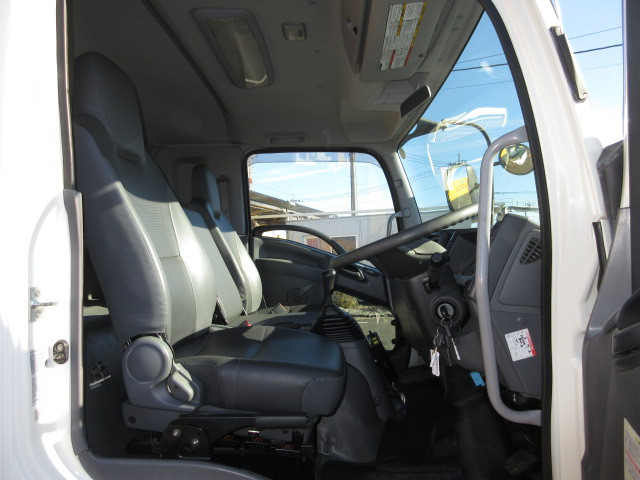 いすゞ フォワード 2RG-FRR90S2(2WD)の写真24