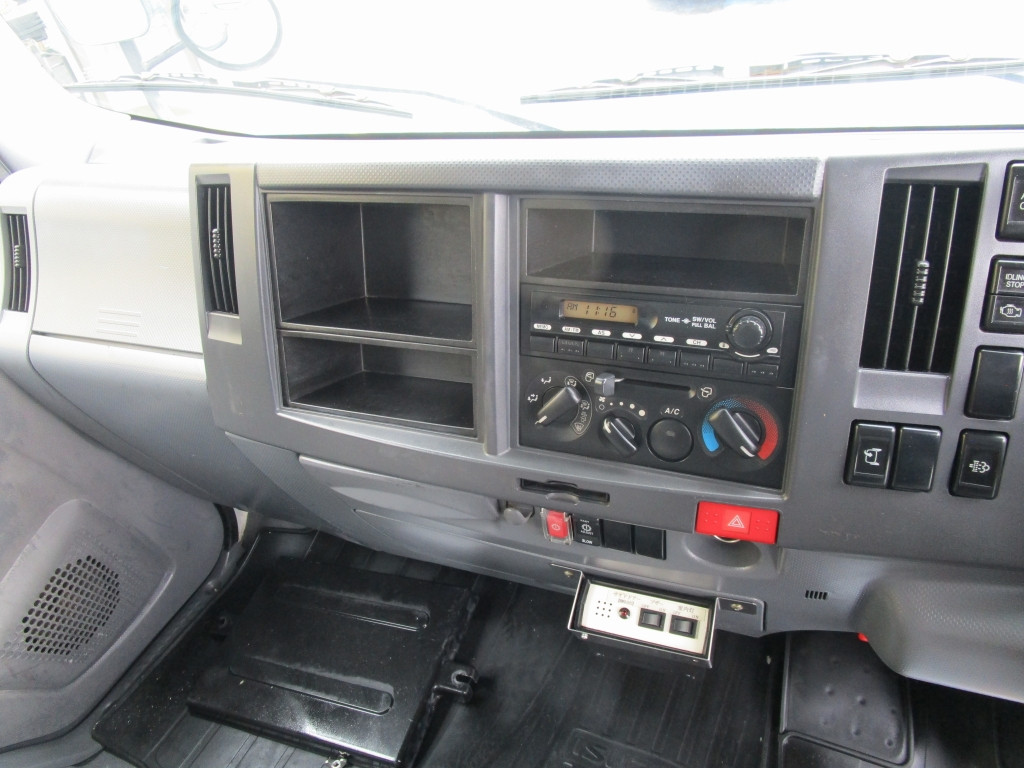 いすゞ エルフ TKG-NLR85N(2WD)の写真26