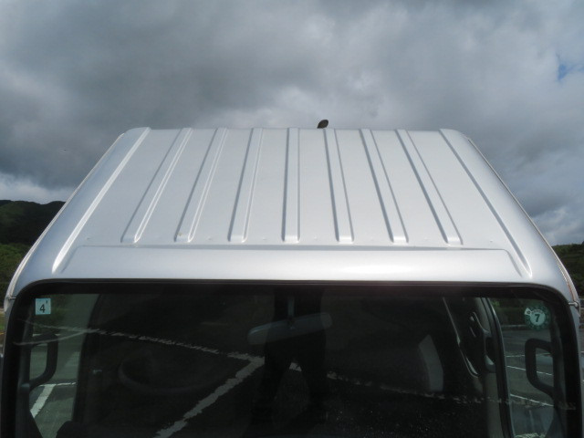 いすゞ エルフ BKG-NJR85A(2WD)の写真7