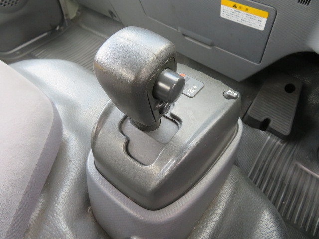 いすゞ エルフ BKG-NJR85A(2WD)の写真19