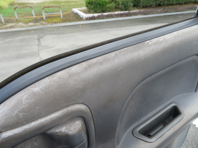 いすゞ エルフ BKG-NJR85A(2WD)の写真23