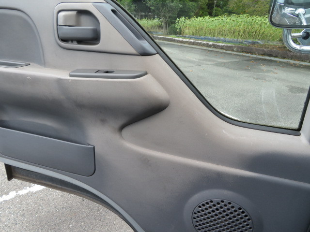 いすゞ エルフ BKG-NJR85A(2WD)の写真24