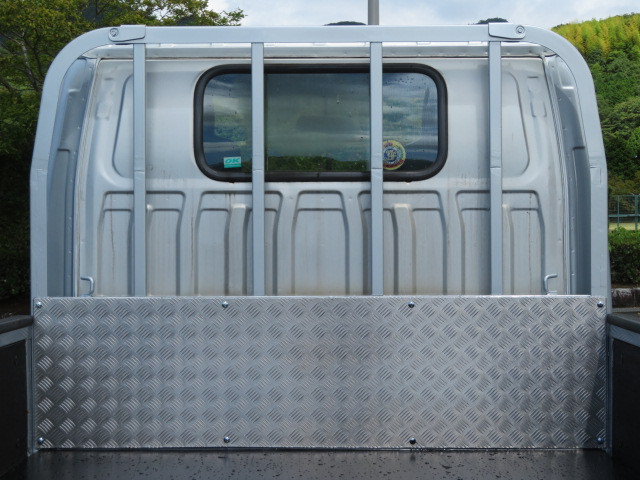 いすゞ エルフ BKG-NJR85A(2WD)の写真27