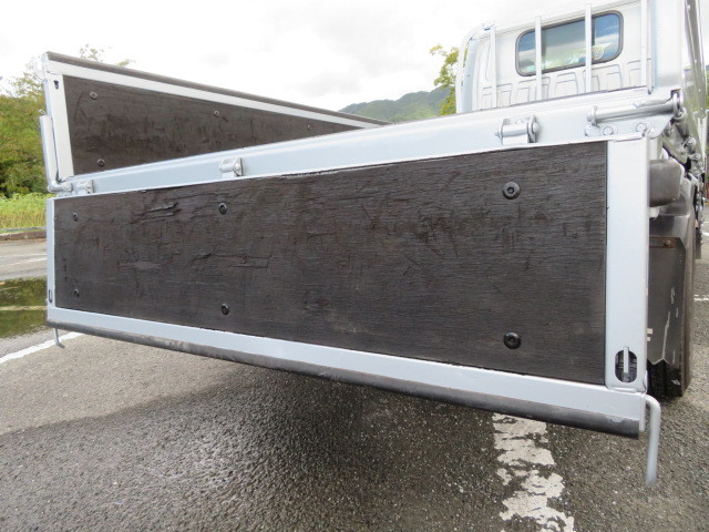 いすゞ エルフ BKG-NJR85A(2WD)の写真30