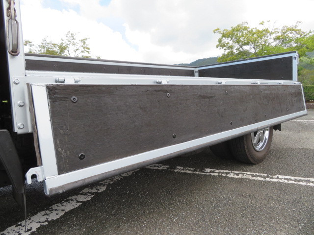 いすゞ エルフ BKG-NJR85A(2WD)の写真32