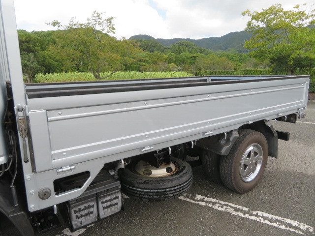 いすゞ エルフ BKG-NJR85A(2WD)の写真33