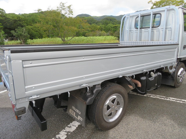 いすゞ エルフ BKG-NJR85A(2WD)の写真34