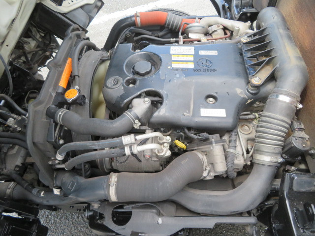 いすゞ エルフ BKG-NJR85A(2WD)の写真37