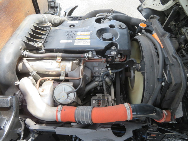 いすゞ エルフ BKG-NJR85A(2WD)の写真38