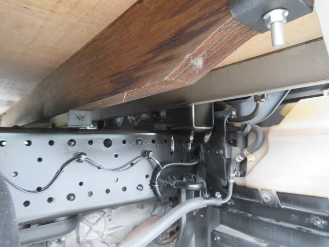 いすゞ エルフ BKG-NJR85A(2WD)の写真41