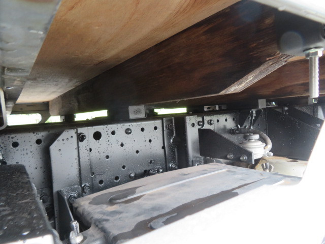 いすゞ エルフ BKG-NJR85A(2WD)の写真42