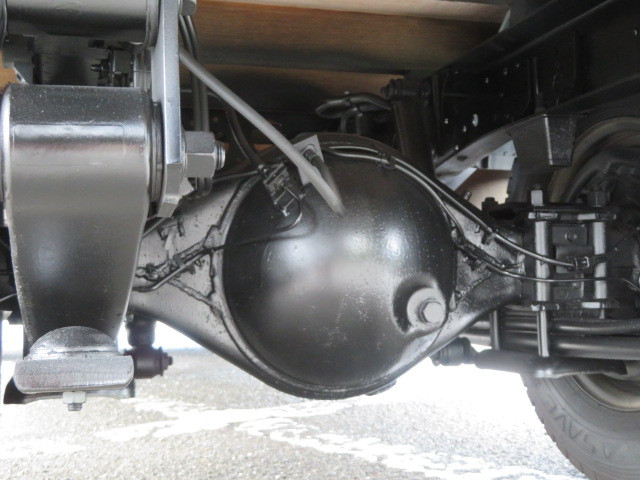 いすゞ エルフ BKG-NJR85A(2WD)の写真48