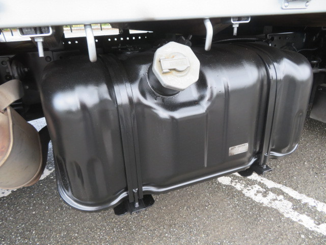 いすゞ エルフ BKG-NJR85A(2WD)の写真50