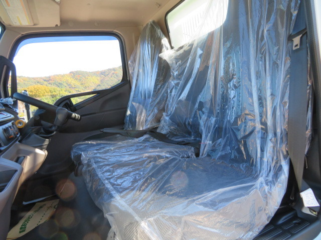 三菱 キャンター 2RG-FBA60(2WD)の写真12