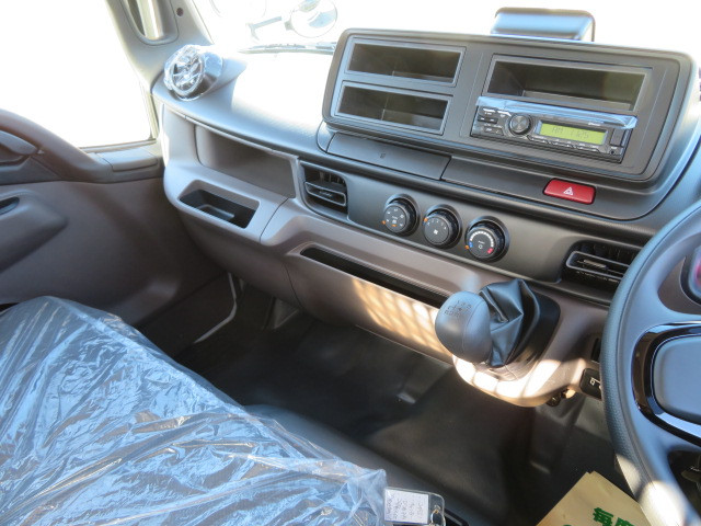 三菱 キャンター 2RG-FBA60(2WD)の写真18