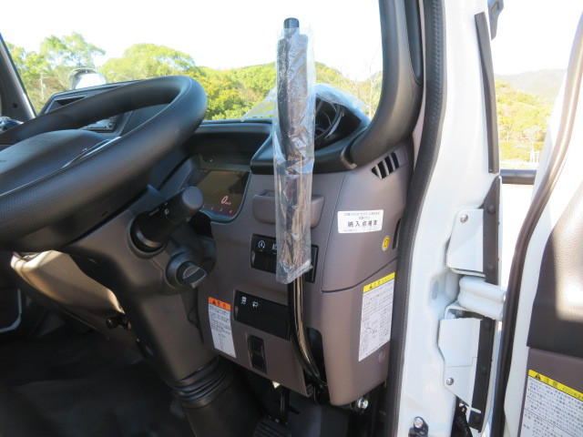 三菱 キャンター 2RG-FBA60(2WD)の写真21