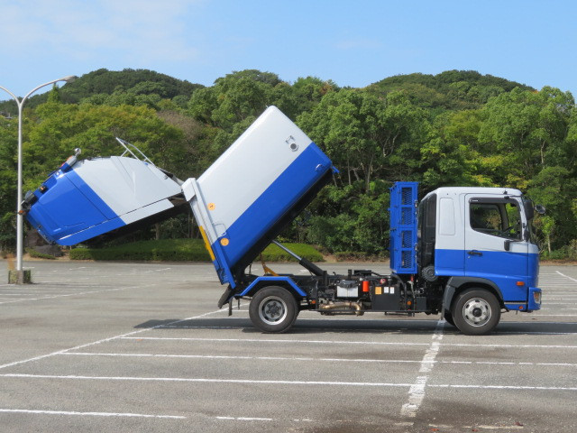 日野 レンジャー 2KG-FD2ABA(2WD)の写真9