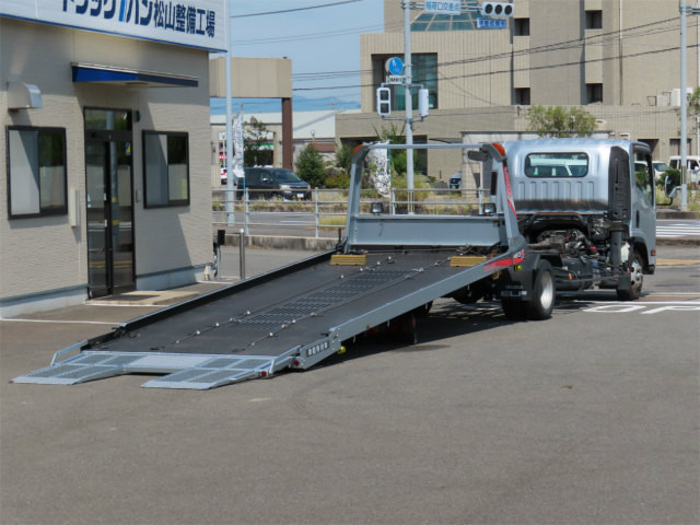 いすゞ エルフ TRG-NPR85AN(2WD)の写真9