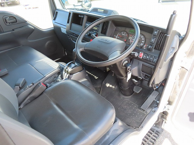 いすゞ エルフ 2RG-NJR88AN(2WD)の写真13
