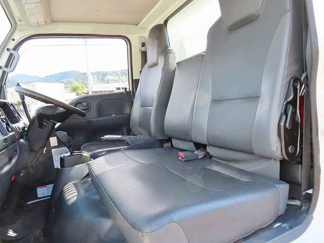 いすゞ エルフ 2RG-NJR88AN(2WD)の写真14