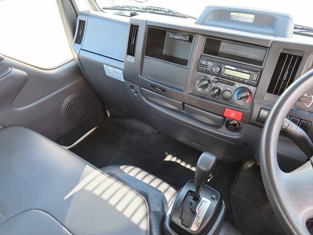 いすゞ エルフ 2RG-NJR88AN(2WD)の写真18