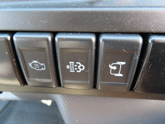 いすゞ エルフ 2RG-NJR88AN(2WD)の写真19