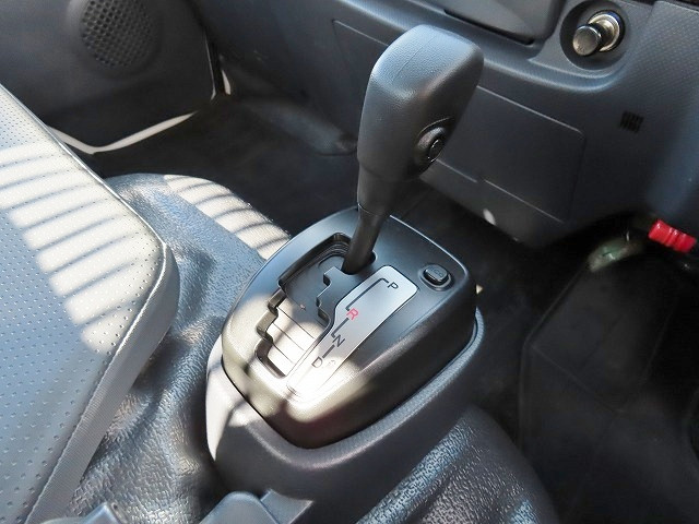 いすゞ エルフ 2RG-NJR88AN(2WD)の写真21