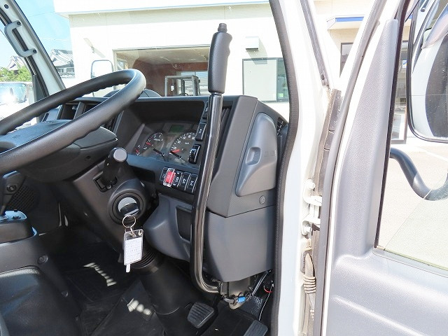 いすゞ エルフ 2RG-NJR88AN(2WD)の写真22