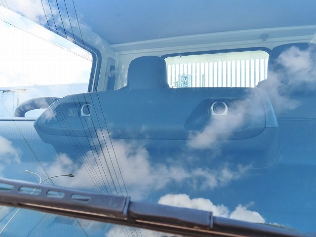 いすゞ エルフ 2RG-NJR88AN(2WD)の写真23