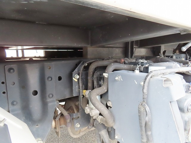 いすゞ エルフ 2RG-NJR88AN(2WD)の写真43